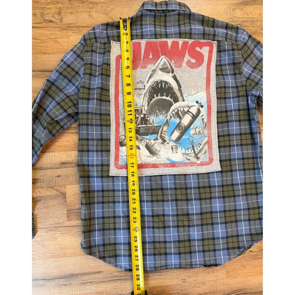 American Eagle Upcycled Flannel Plaid Jaws Custom Sewn Graphic Mens Large L - Picture 5 of 6